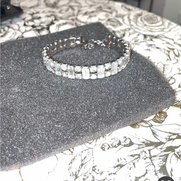 VINTAGE CLEAR STONE BAGUETTE  SILVERTONE BANGLE WITH SECURITY CHAIN - Picture 6 of 11